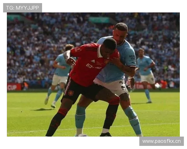 曼联阵容越拼越乱，临时凑战组合频现对赛季稳定性造成考验