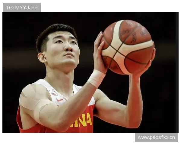 孙铭徽训练完直接拎两袋蛋白粉去接娃，这爹当的比他抢断还猛